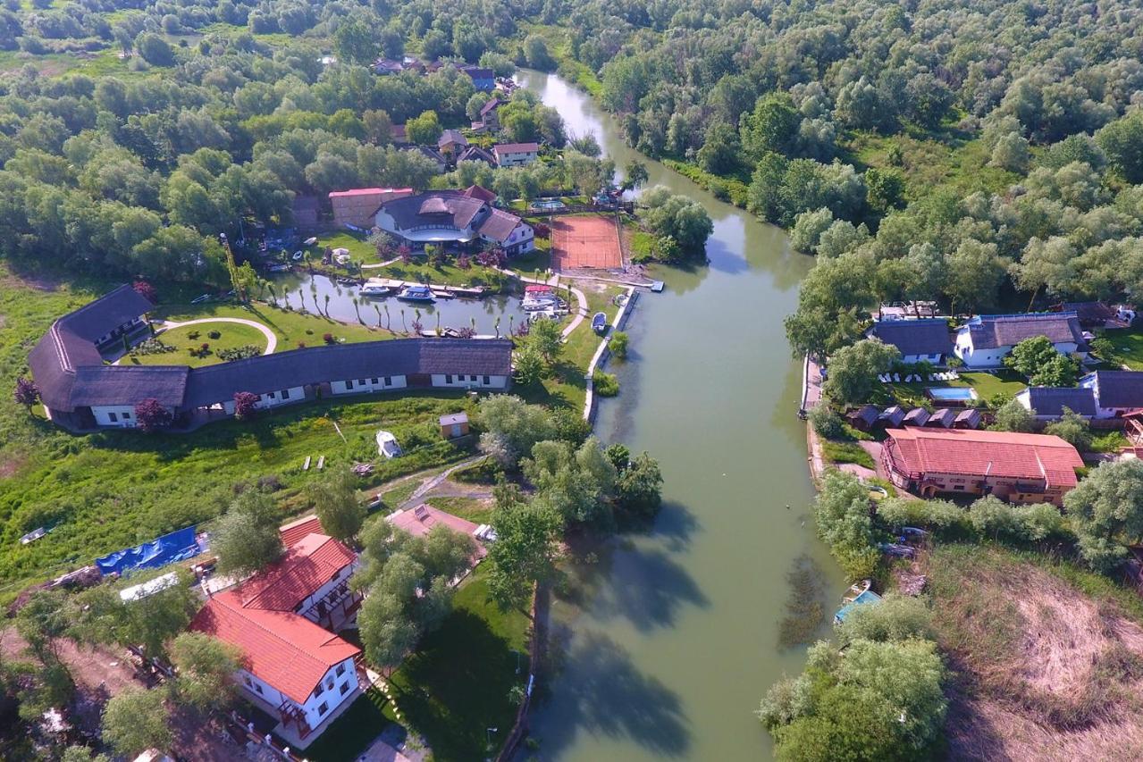 Отель Dumbrava Uzlina Экстерьер фото