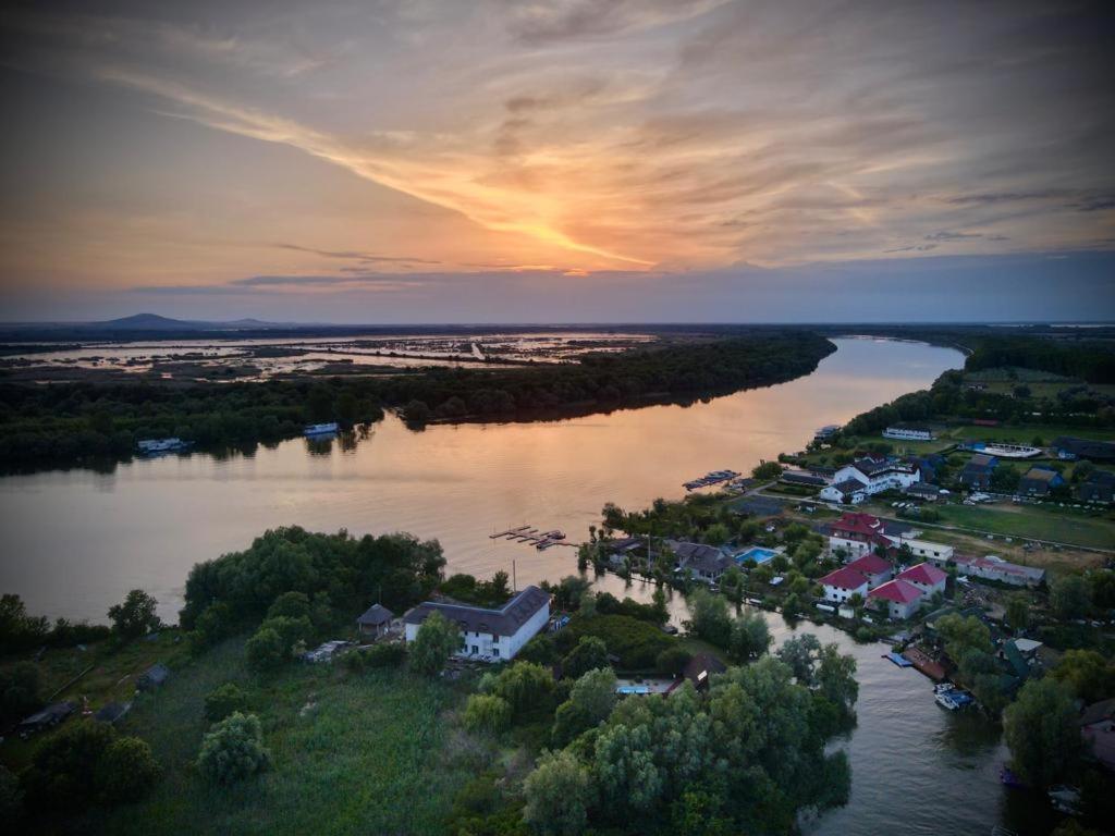 Отель Dumbrava Uzlina Экстерьер фото